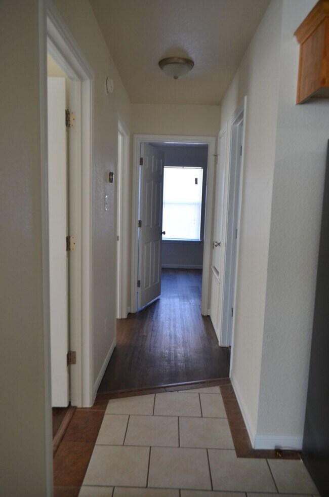 Building Photo - 2918 Starlight Dr