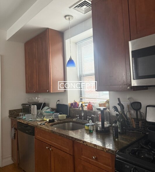 Building Photo - 64 Louis Prang St