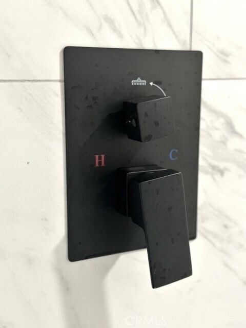 Building Photo - 33 Vassar Aisle