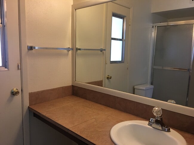 Building Photo - Tempe 4 Bed/ 2 Bath Single Story with Pool and Full Pool Service