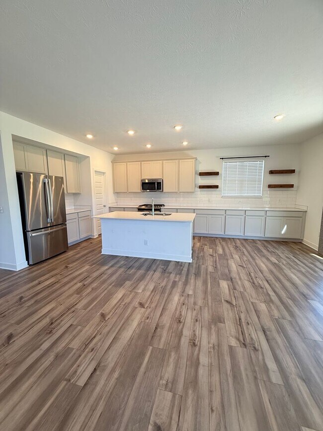 Building Photo - 1046 Elmwood Ln