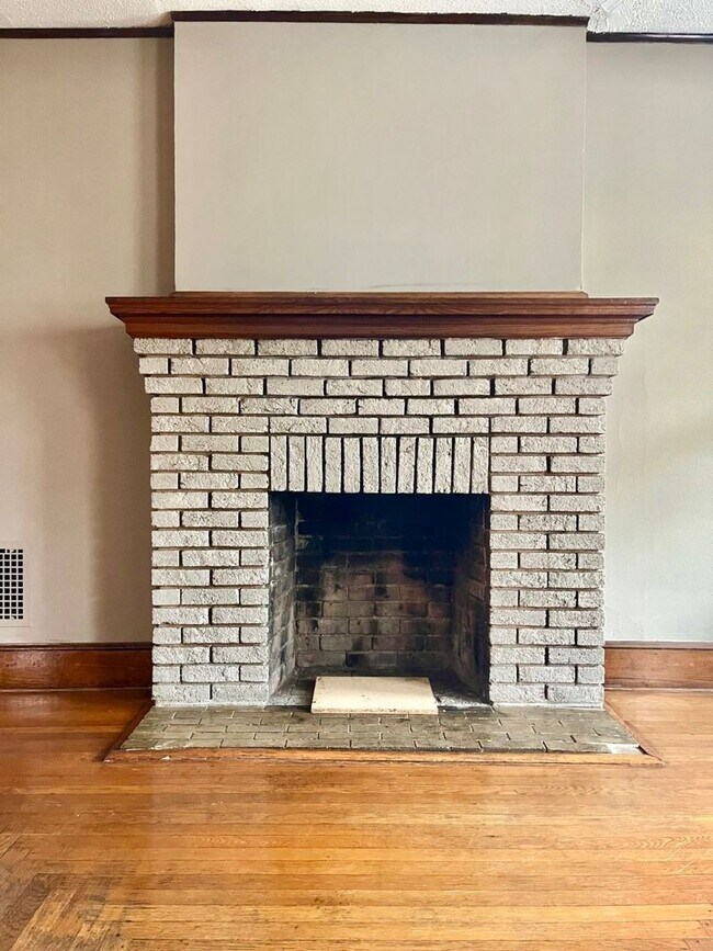 Building Photo - 49-49 Pendleton St