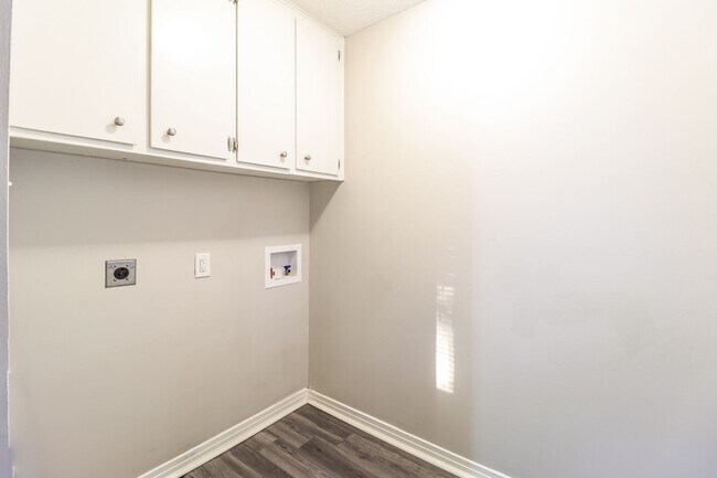 Building Photo - 11114 Beverly Hills Dr