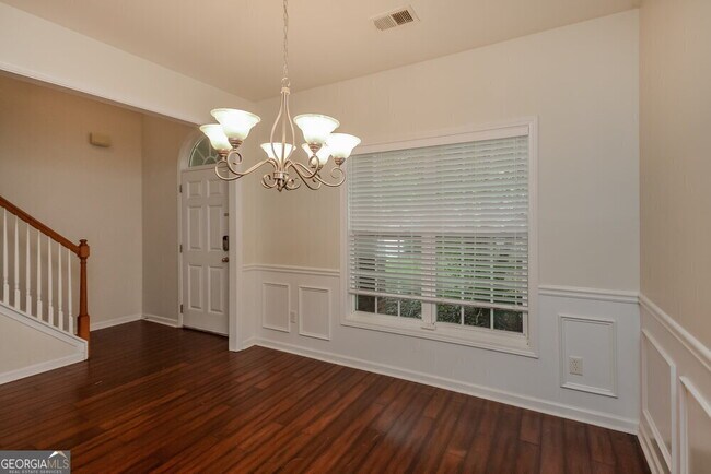 Building Photo - 140 Lantana Dr