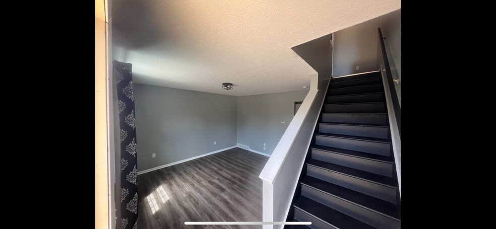 Living room - 228 N Yencer St