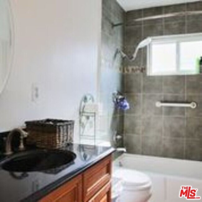 Building Photo - 446 S Almont Dr