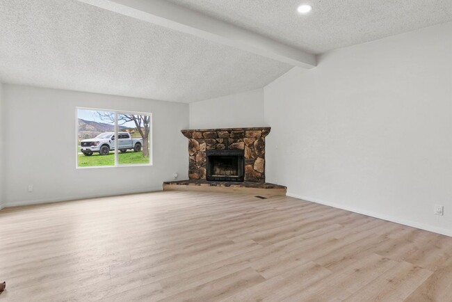 Building Photo - 30007 Primrose Dr