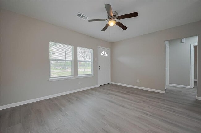 Building Photo - 1750 Lynn Ln