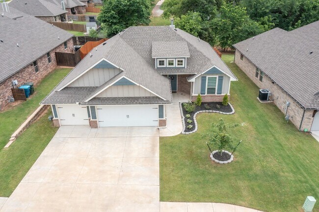 Building Photo - Beautiful Home in Woodland Park