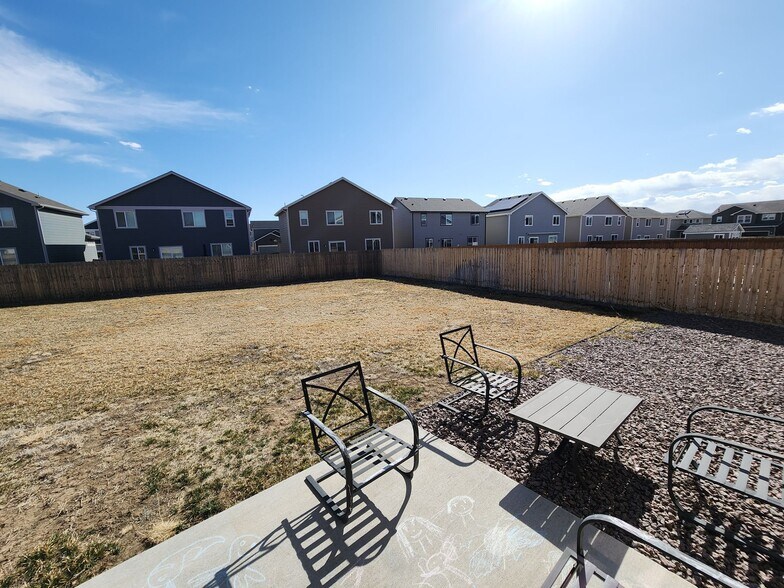 Building Photo - 6163 Nash Dr