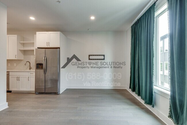 Building Photo - 1041 E Trinity Ln