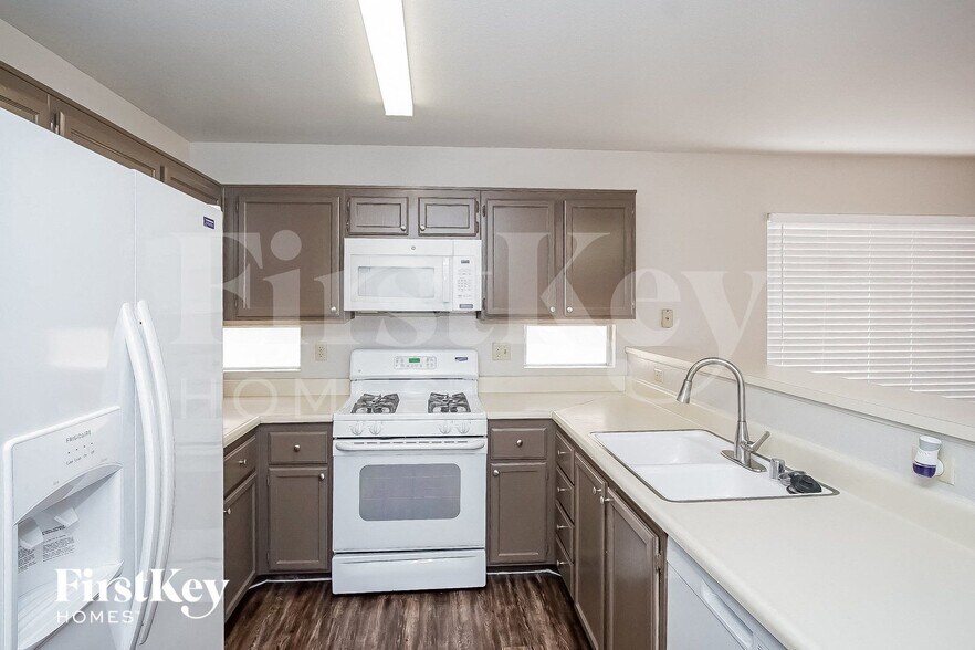 Building Photo - 5317 Sandstone Dr