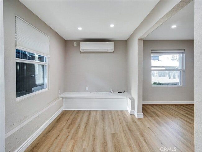 Building Photo - 985 1/2 Dexter Street Unit