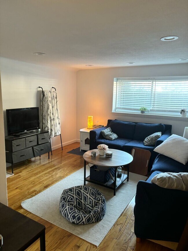 Building Photo - NO FEE ~ GREAT BRIGHTON 2 BED WITH PARKING AVAIL FOR RENT ~ CAT & SMALL DOG-FRIENDLY