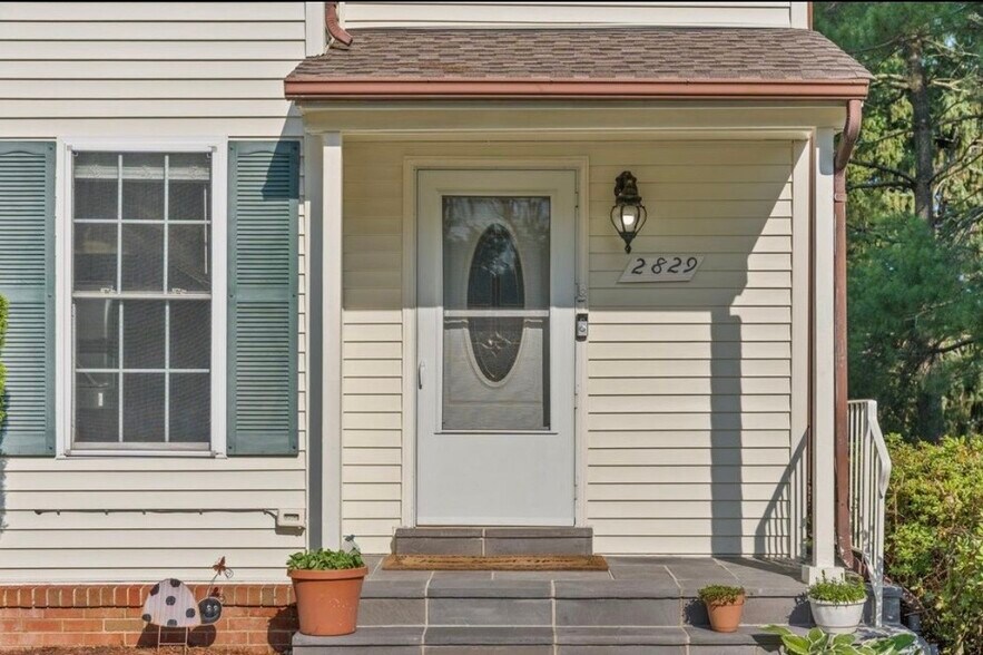 Building Photo - 2829 Grovemore Ln