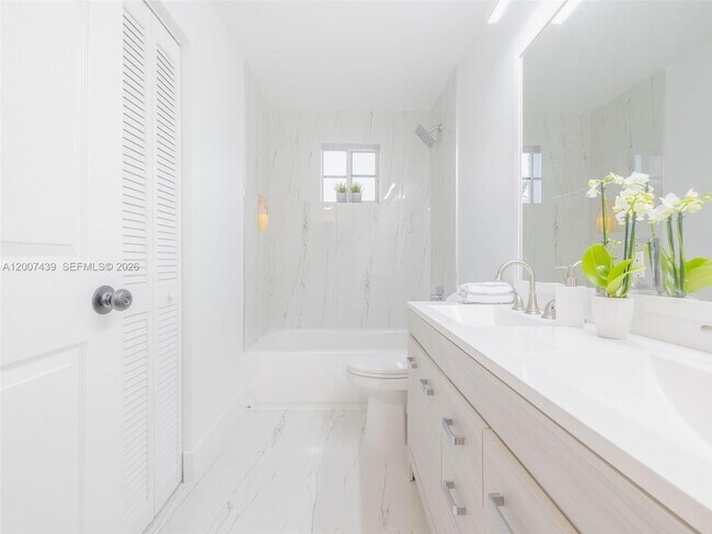 Building Photo - 801 Tanglewood Cir