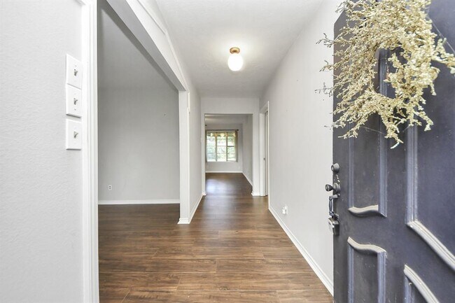 Building Photo - 15135 Chipman Ln.