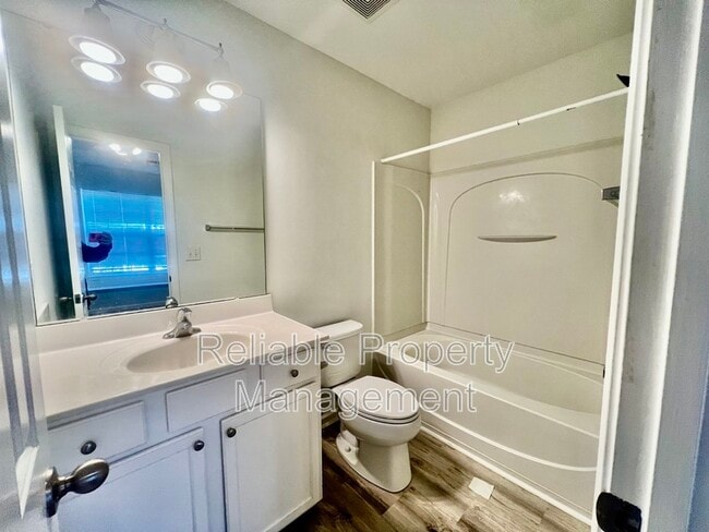 Building Photo - 7720 Averette Field Dr