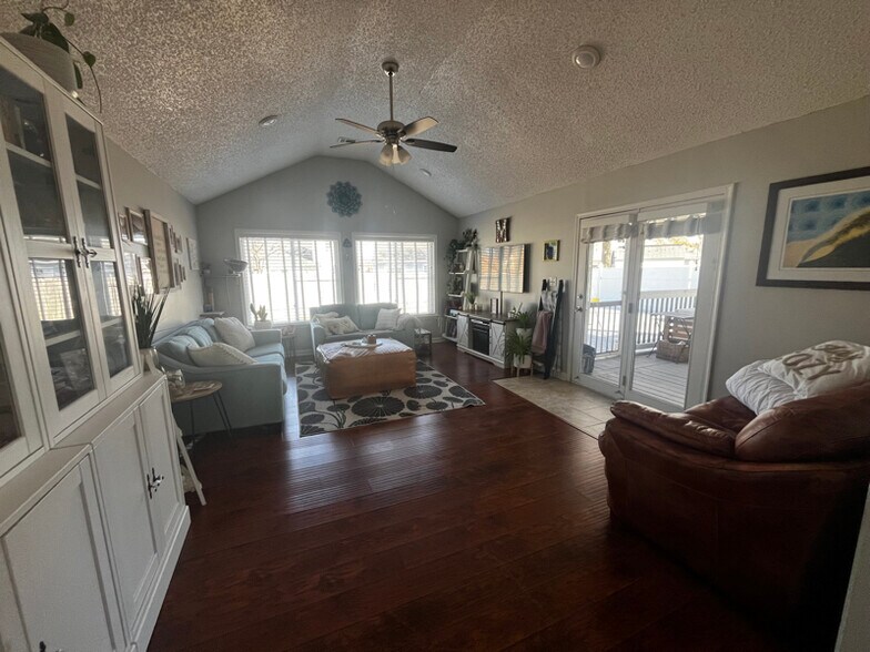 Building Photo - 1112 Bonfield Ct