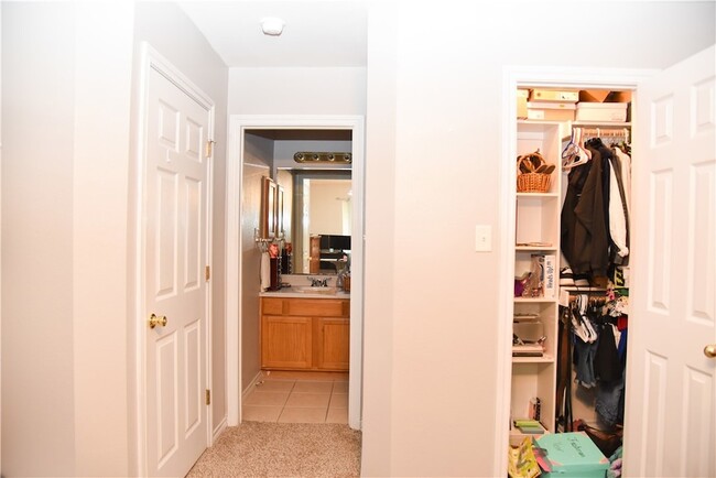 Building Photo - 3815 Oldenburg Ln