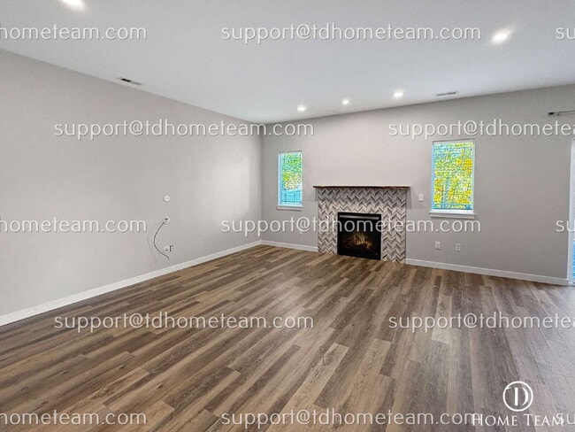 Building Photo - "Spacious 3-Bed Oasis in Kent with Elegant...