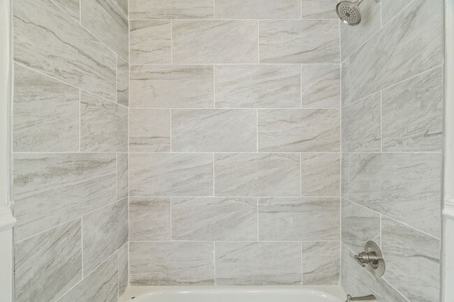 Building Photo - 2324 Greenfield Ln