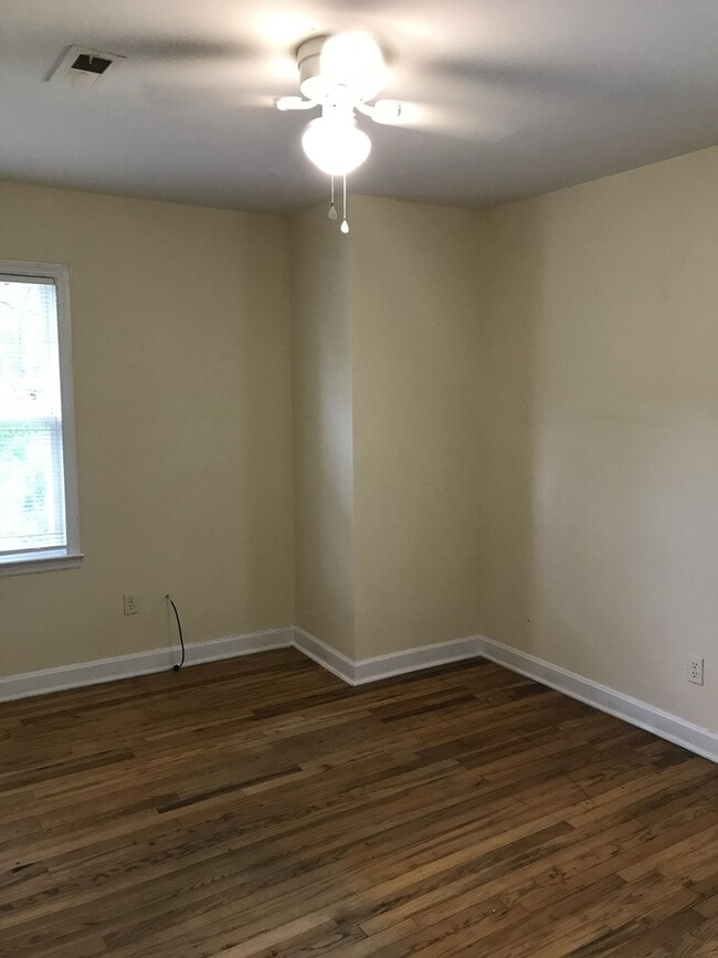Building Photo - 10 Averill St