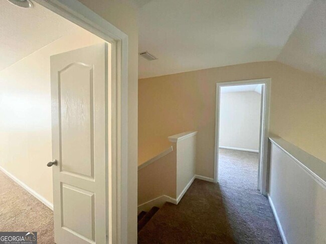 Building Photo - 303 Gary Cir