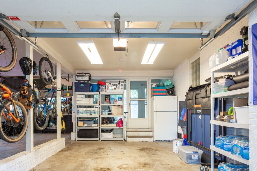 Building Photo - 6124 Auburndale Dr
