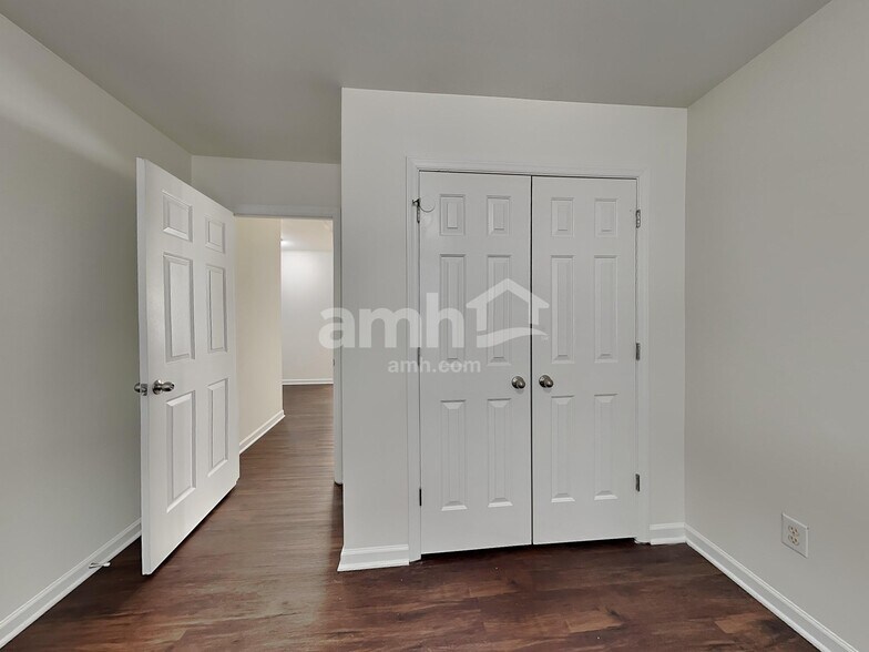 Building Photo - 2307 Sidney Porter Dr