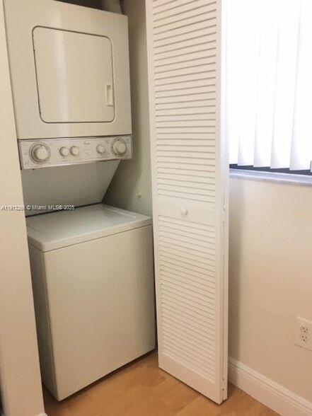 Building Photo - 9925 Nob Hill Pl