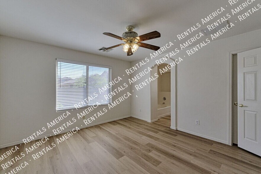 Building Photo - 8421 S Burien Rd