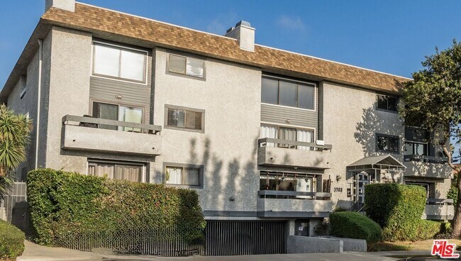 Building Photo - 3988 Beethoven St