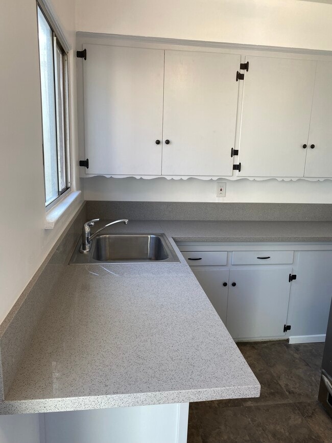 Kitchen - 4506 Ellenwood Dr