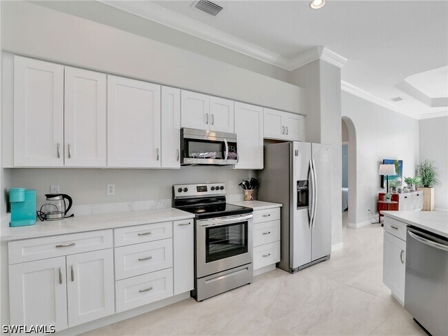 Building Photo - 8845 Lely Island Cir