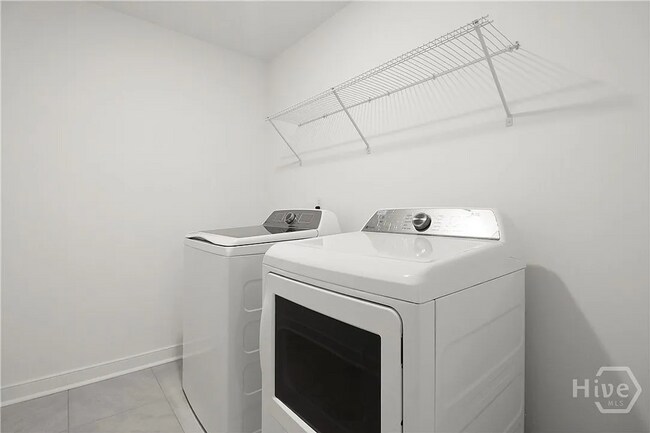 Building Photo - Beautiful 5-Bedroom, 3-Bath Home in Bloomi...