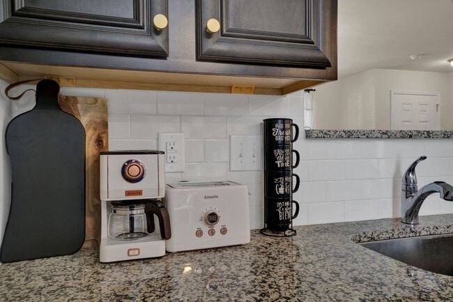 Building Photo - 565 Stockton Way