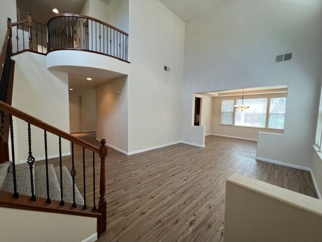 Building Photo - 2912 Medinah Way
