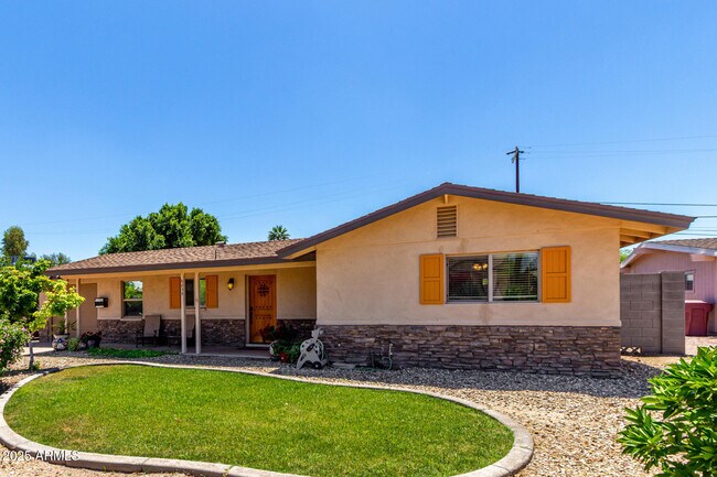 Primary Photo - 6839 E Earll Dr
