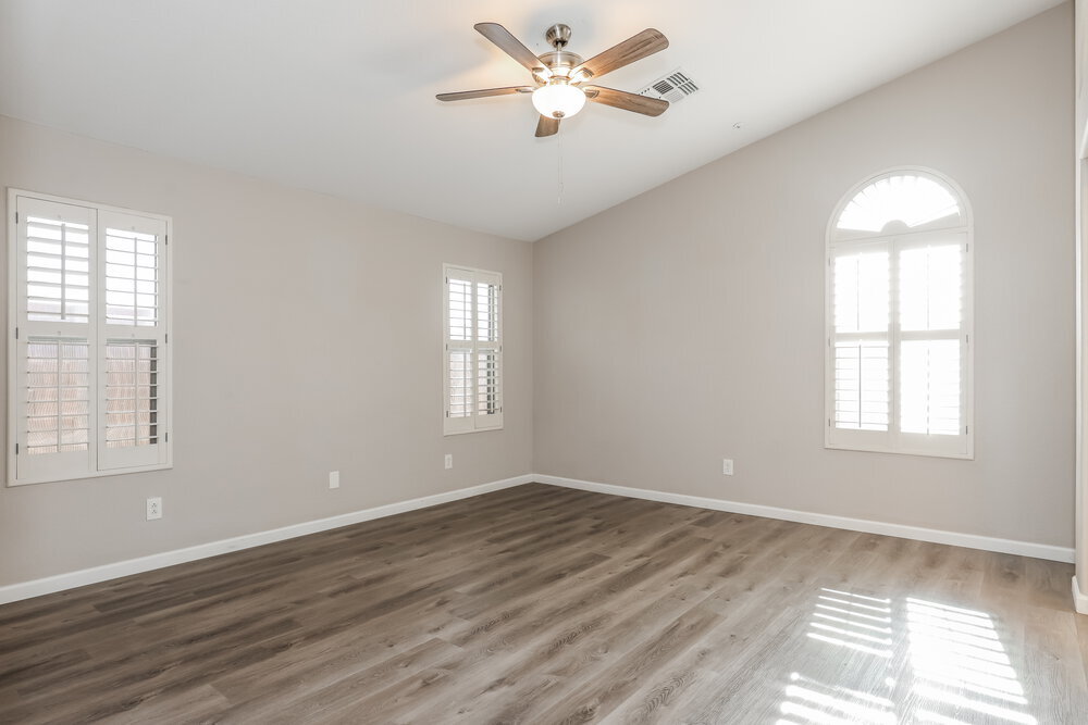 Building Photo - 8026 S 48th Dr