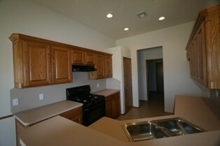 Building Photo - 3 Bed + Office - Private Master Suite - Mo...