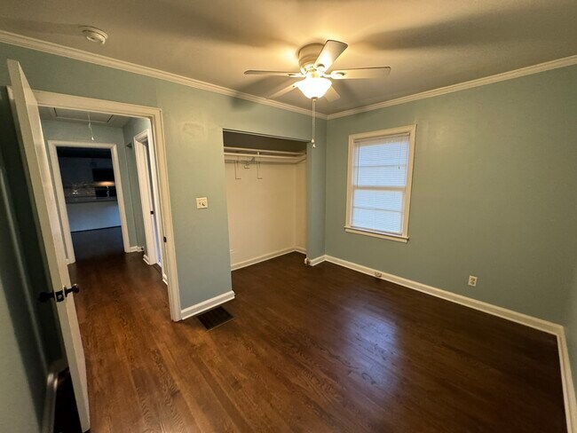 Building Photo - 3494 Maryvale Dr