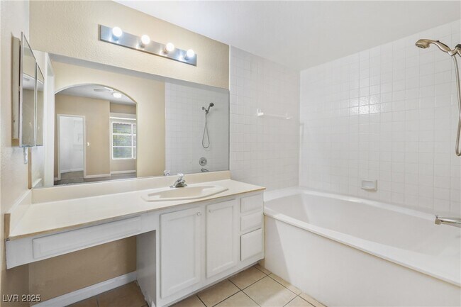 Building Photo - 525 Indian Princess Dr