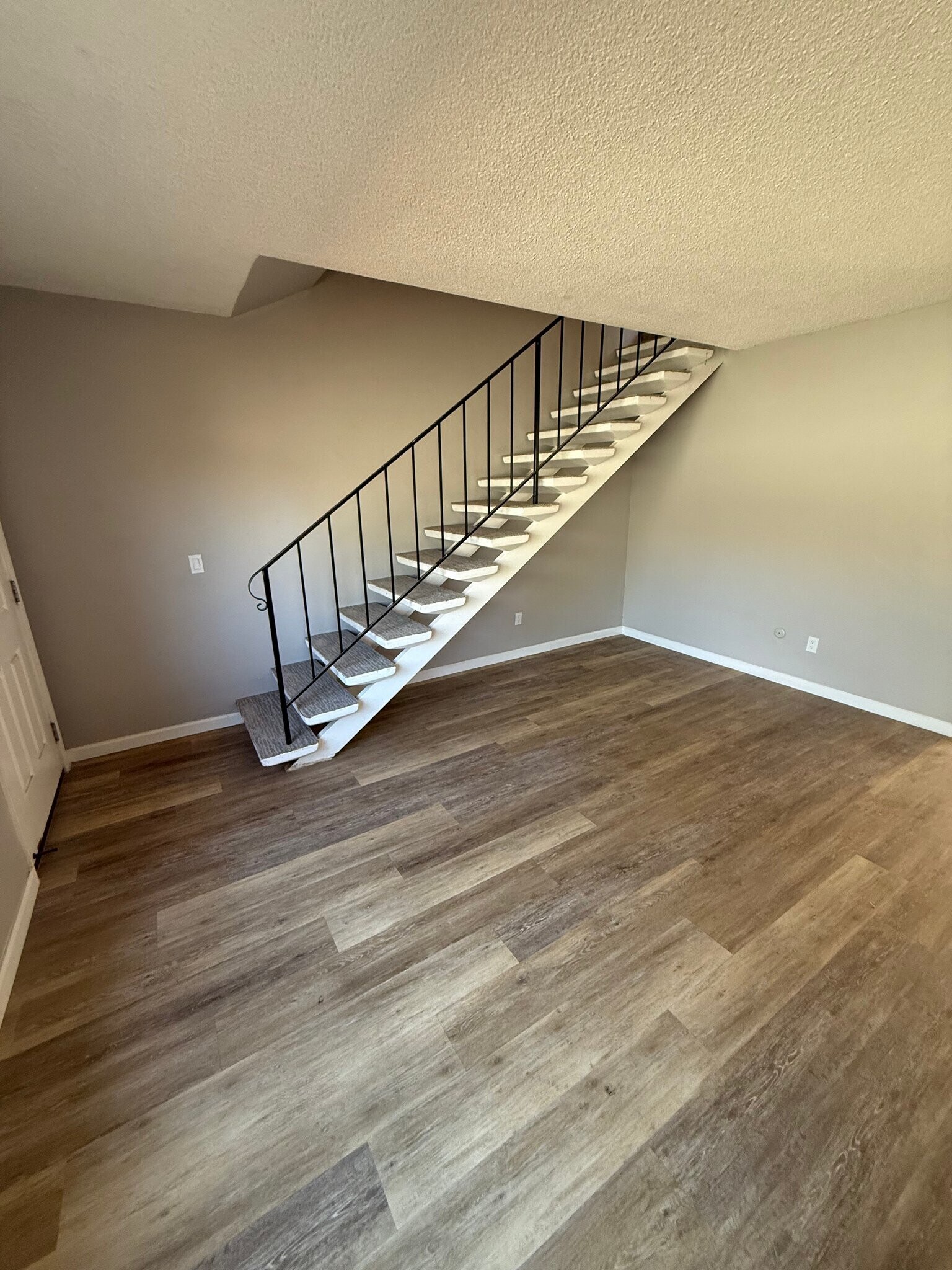 Building Photo - 474 Delaware St