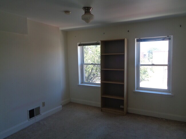 Building Photo - 2727 Hudson St