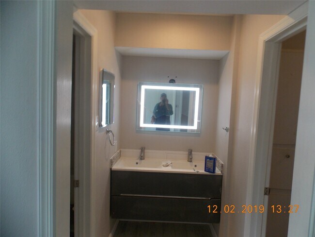 Building Photo - 9411 Bassoon Dr