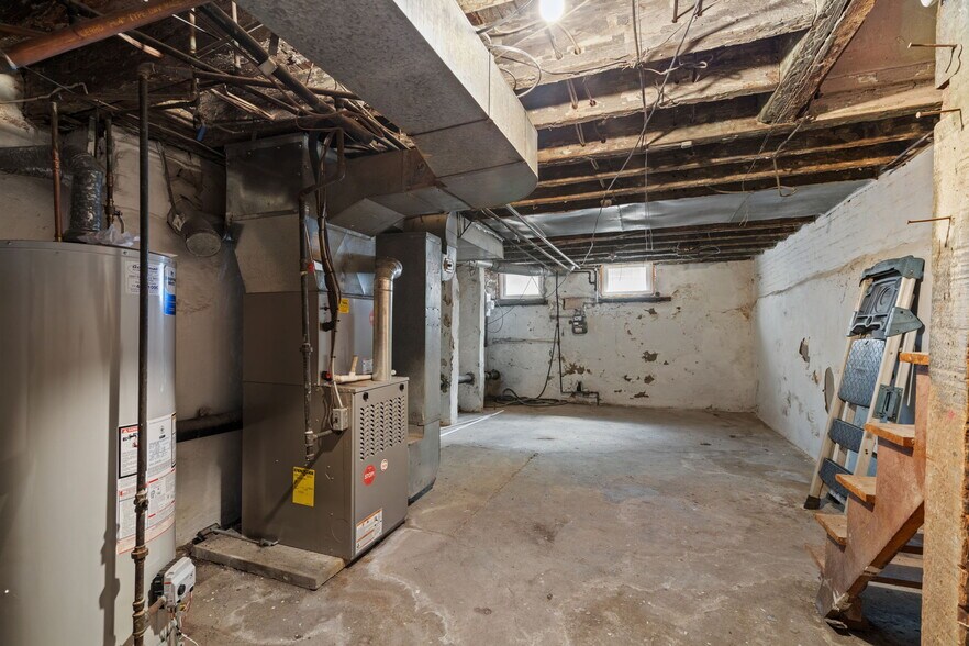 Building Photo - 2433 Aspen St