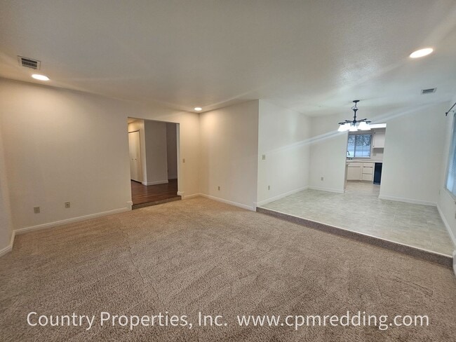 Building Photo - Spacious Home in Saratoga Estates with Lan...