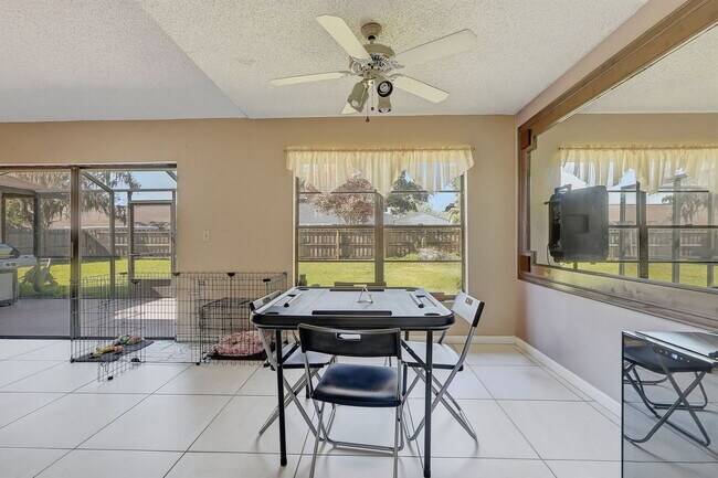 Building Photo - 15846 Country Lake Dr