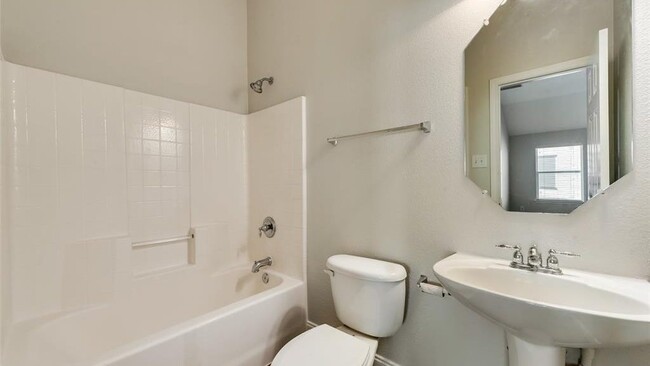 Building Photo - 10733 Vista Heights Blvd